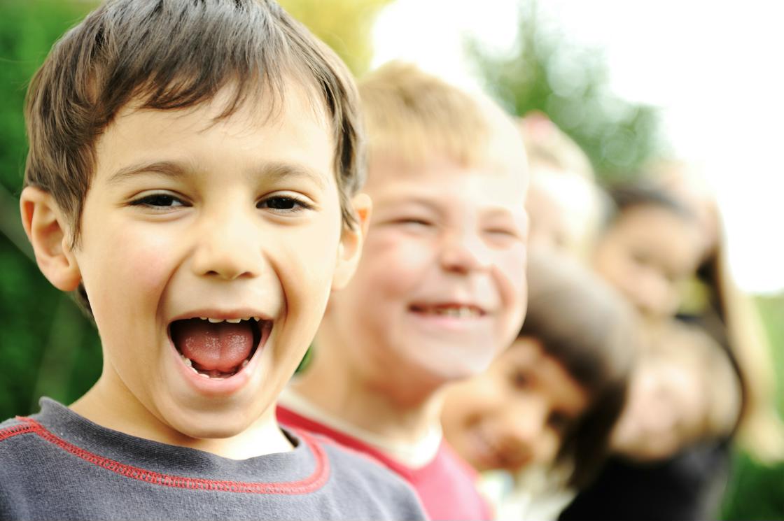 Des enfants en train de sourire 微笑的孩子们